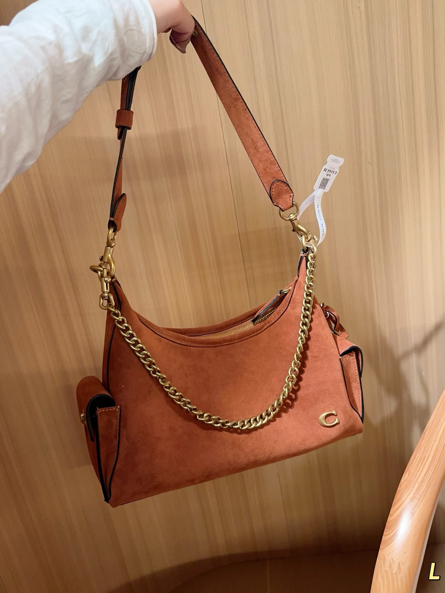 💰260
蔻驰coach
新品juliet麂皮绒腋下包牛角包
Hono流浪包
尺寸32×23×10
礼盒包装🎁