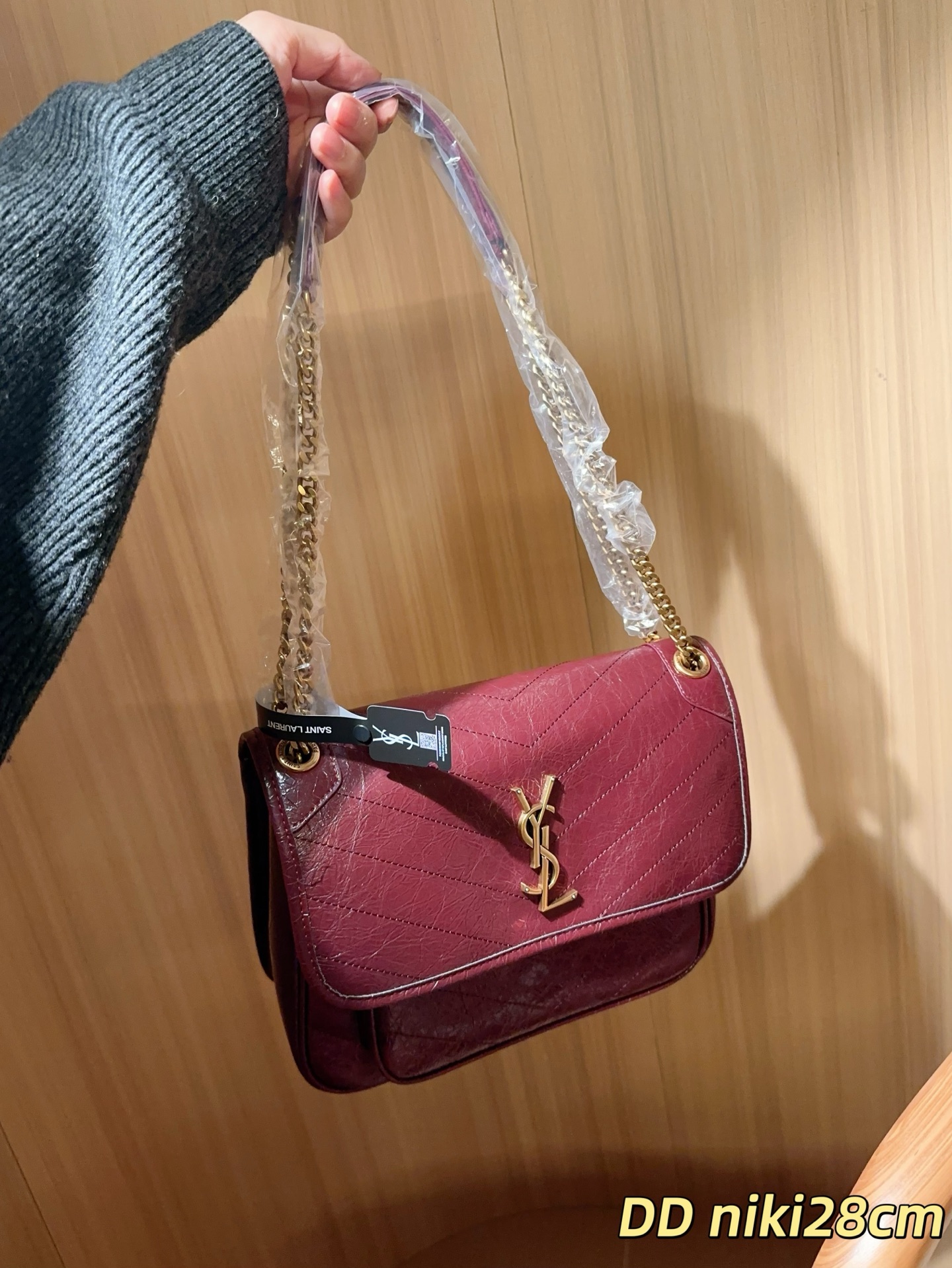 💰220
Ysl/圣罗兰
经典niki 流浪包
尺寸28cm
礼盒包装🎁