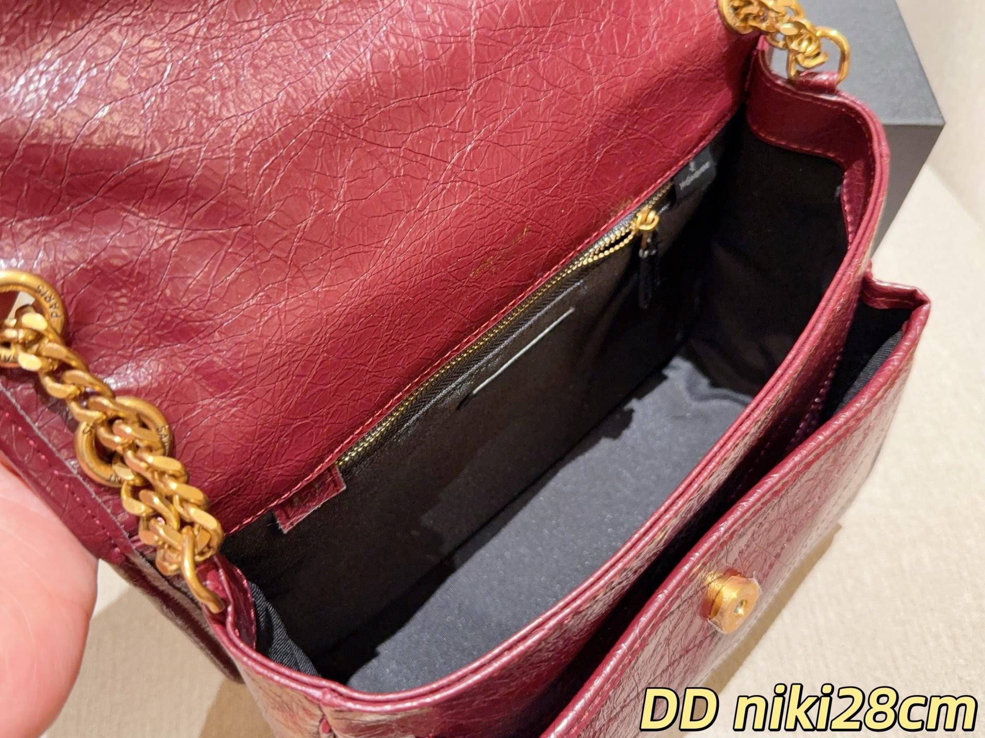 💰220
Ysl/圣罗兰
经典niki 流浪包
尺寸28cm
礼盒包装🎁