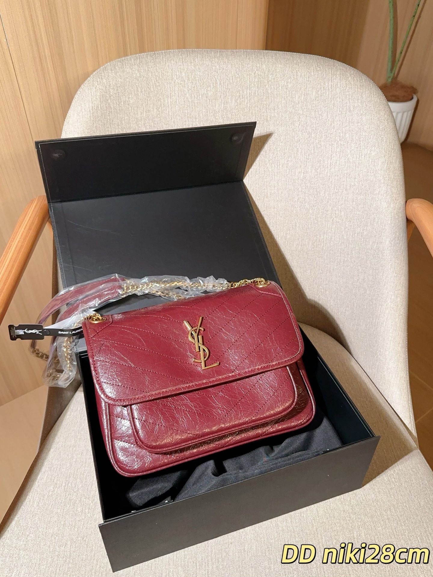 💰220
Ysl/圣罗兰
经典niki 流浪包
尺寸28cm
礼盒包装🎁