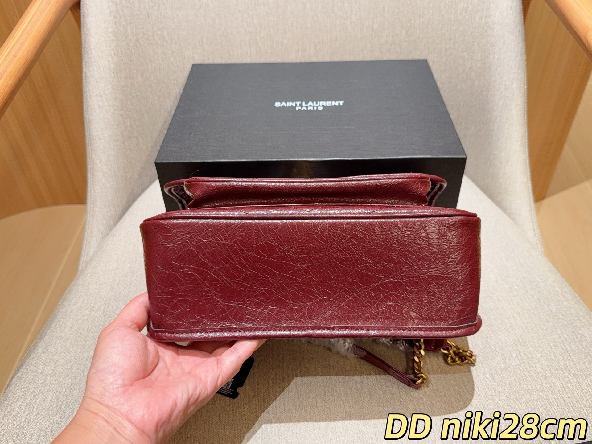 💰220
Ysl/圣罗兰
经典niki 流浪包
尺寸28cm
礼盒包装🎁