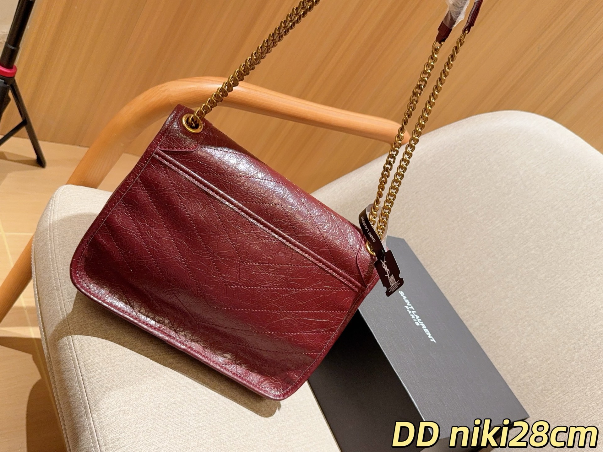 💰220
Ysl/圣罗兰
经典niki 流浪包
尺寸28cm
礼盒包装🎁