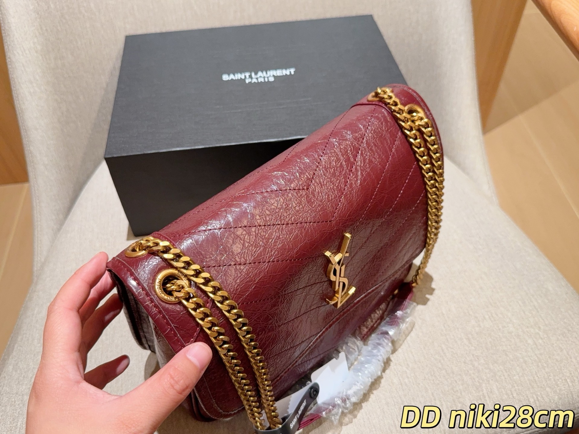 💰220
Ysl/圣罗兰
经典niki 流浪包
尺寸28cm
礼盒包装🎁
