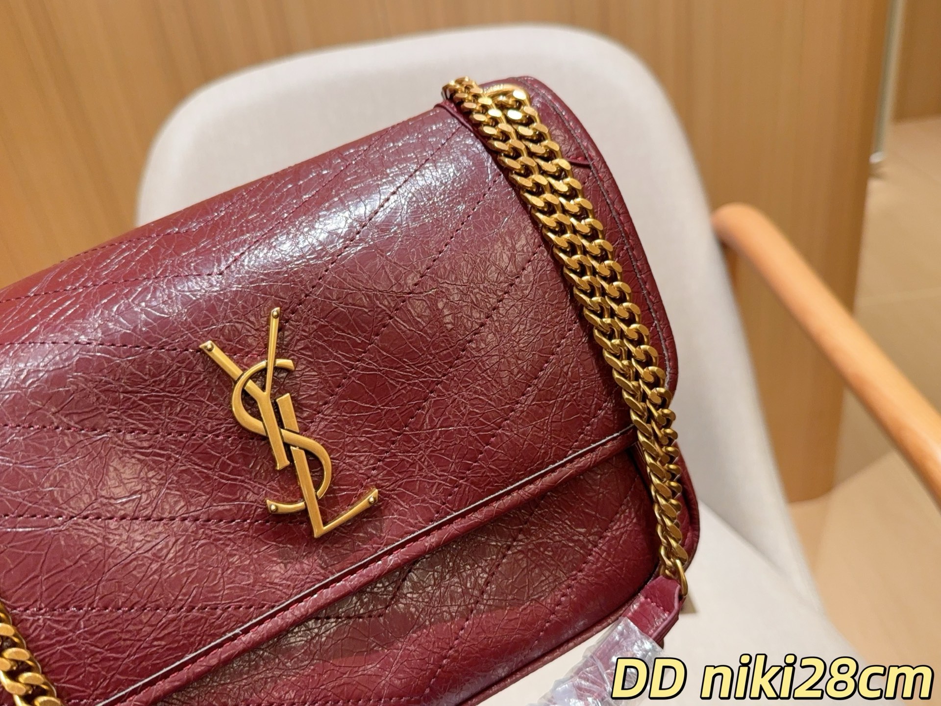 💰220
Ysl/圣罗兰
经典niki 流浪包
尺寸28cm
礼盒包装🎁