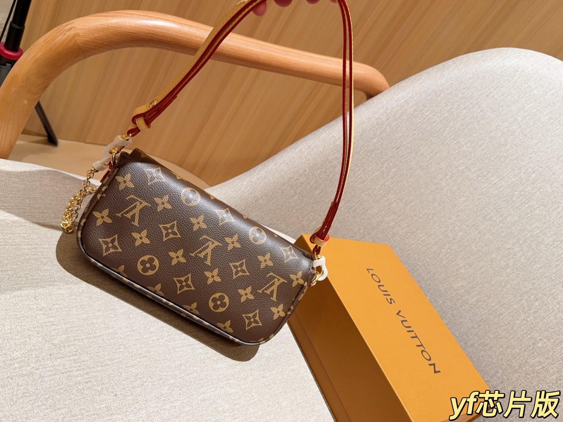 💰190
芯片版
LV/路易威登
经典老花Ivy麻将包
尺寸：23.5×12×4.3
礼盒包装🎁