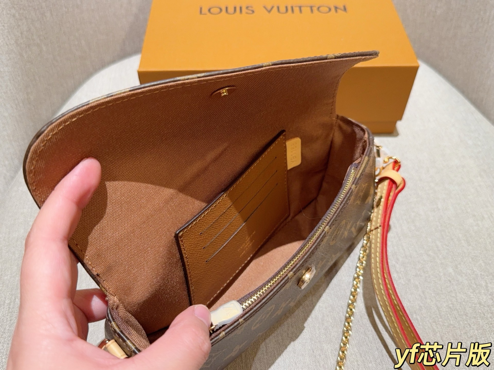 💰190
芯片版
LV/路易威登
经典老花Ivy麻将包
尺寸：23.5×12×4.3
礼盒包装🎁