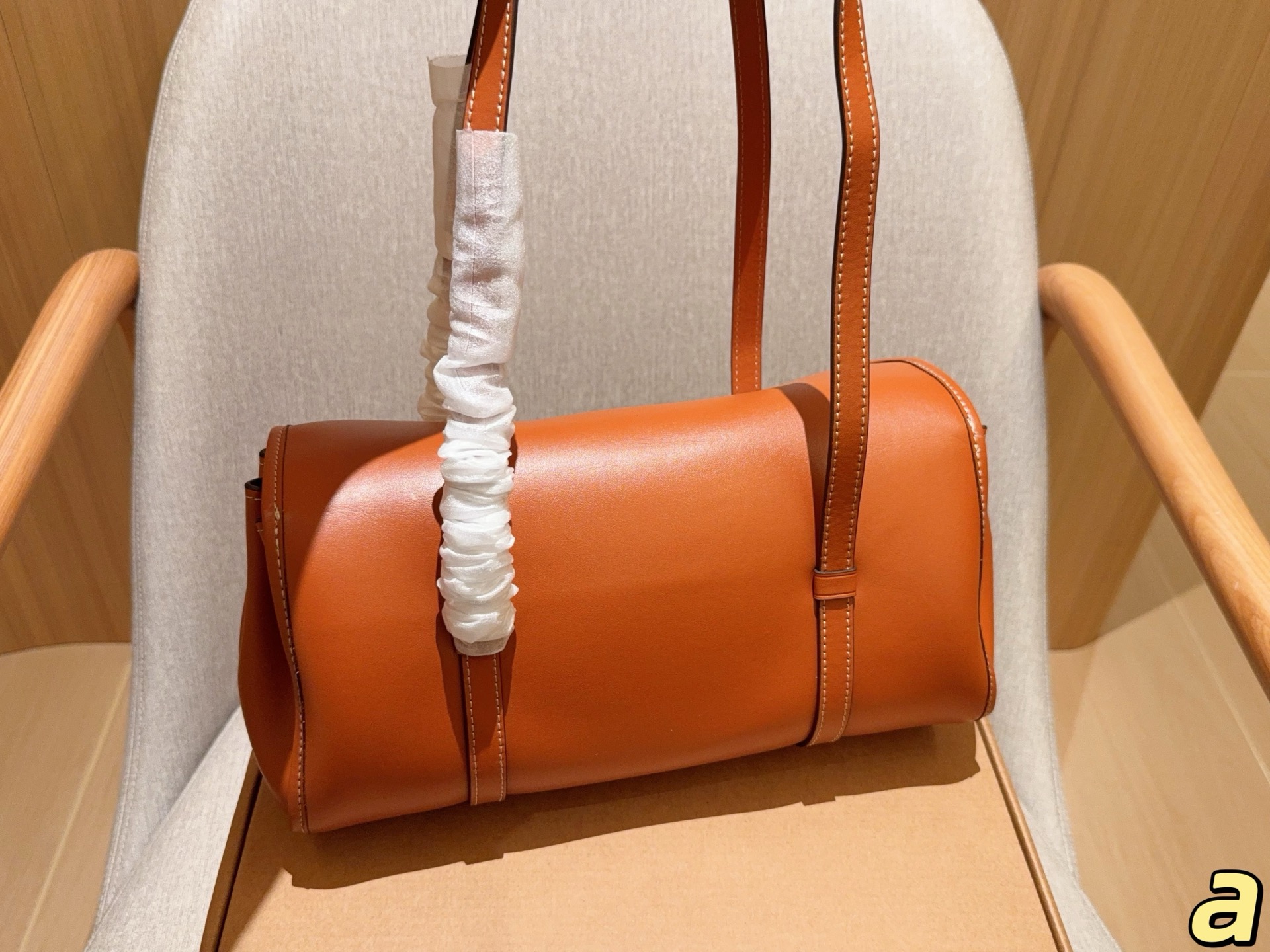 💰210
Coach蔻驰
新款Birdget手提腋下包
BRIDGET 翻盖单肩包
皮质是比较柔软的，手感很舒服！
里面有隔层拉链。放东西比较安全！
容量还不错，充电宝手机可以同时放！
尺寸31&times;16&times;11
礼盒包装🎁