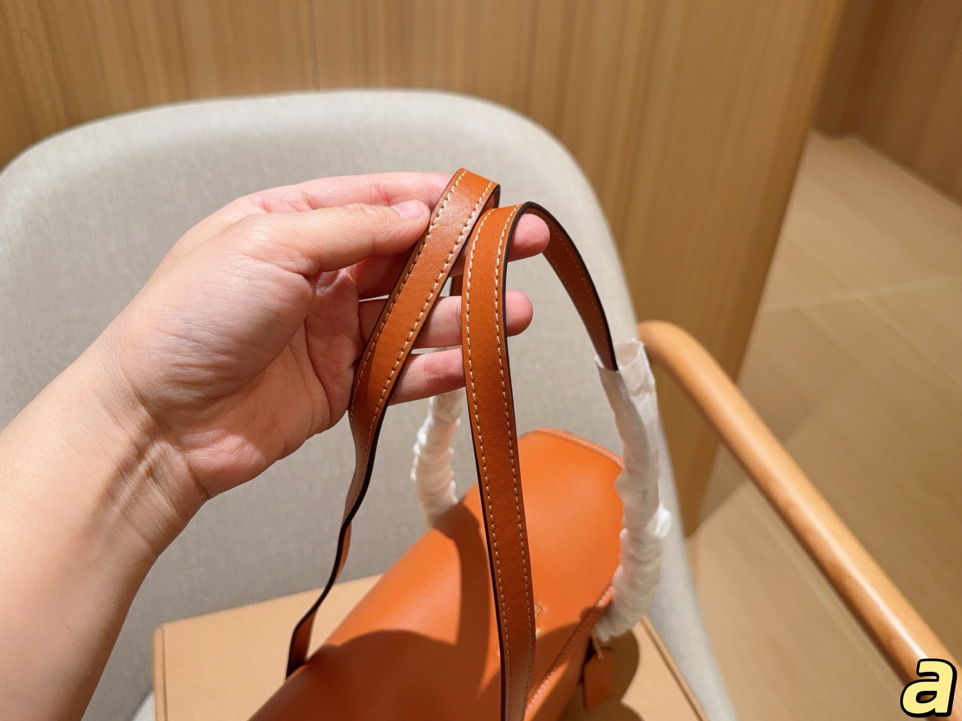 💰210
Coach蔻驰
新款Birdget手提腋下包
BRIDGET 翻盖单肩包
皮质是比较柔软的，手感很舒服！
里面有隔层拉链。放东西比较安全！
容量还不错，充电宝手机可以同时放！
尺寸31&times;16&times;11
礼盒包装🎁