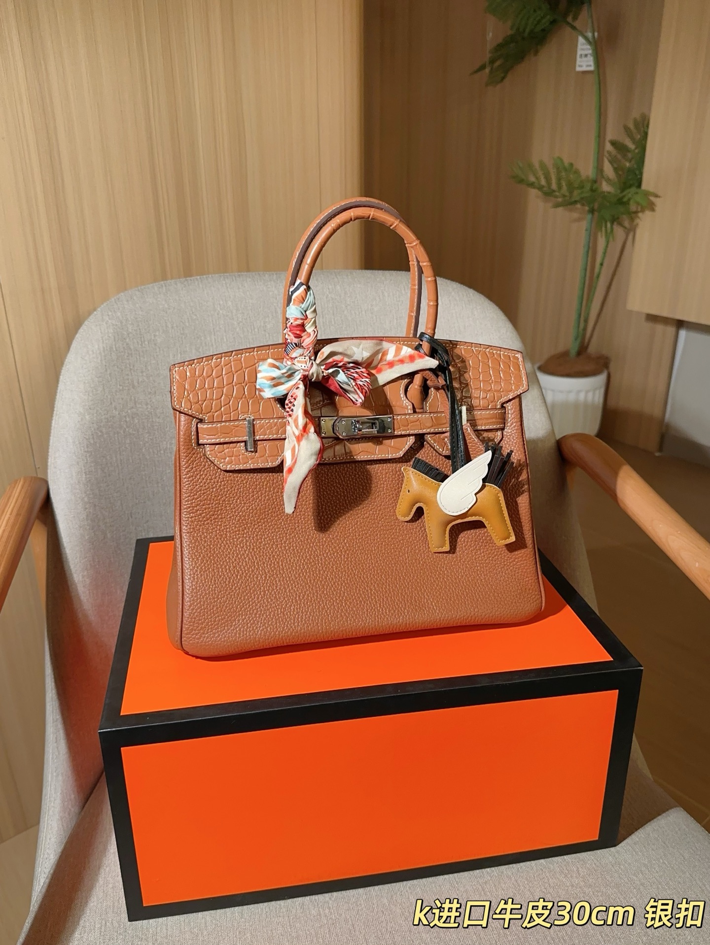 398 | Cowhide Silver Buckle | Delivered Silk Scarf Pony Pendant | ️The Delivery Color Is Random And Does Not Support Selection | Hermes | Pebbled Cowhide Birkin30 Platinum Bag | Size 30cm | Gift Box Packaging