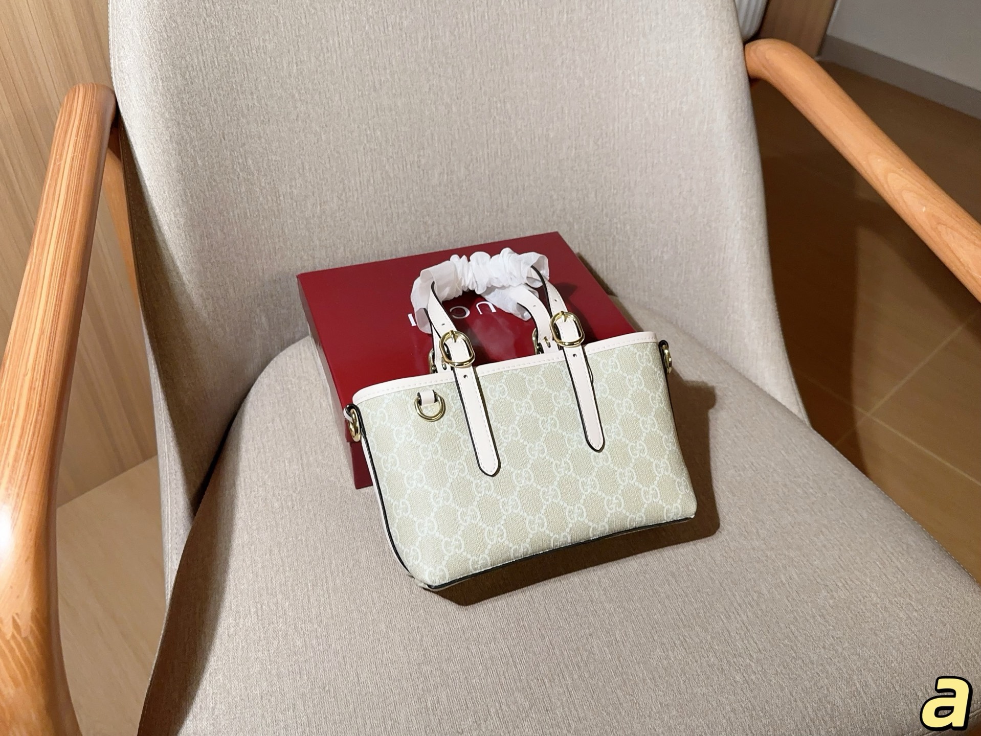 173 | Gucci | Emblem New Shopping Bag Small Tote Bag | Comes With A Long Shoulder Strap And Can Be Carried Cross-body, So Cute | Size 20×14×7 | Gift Box Packaging
