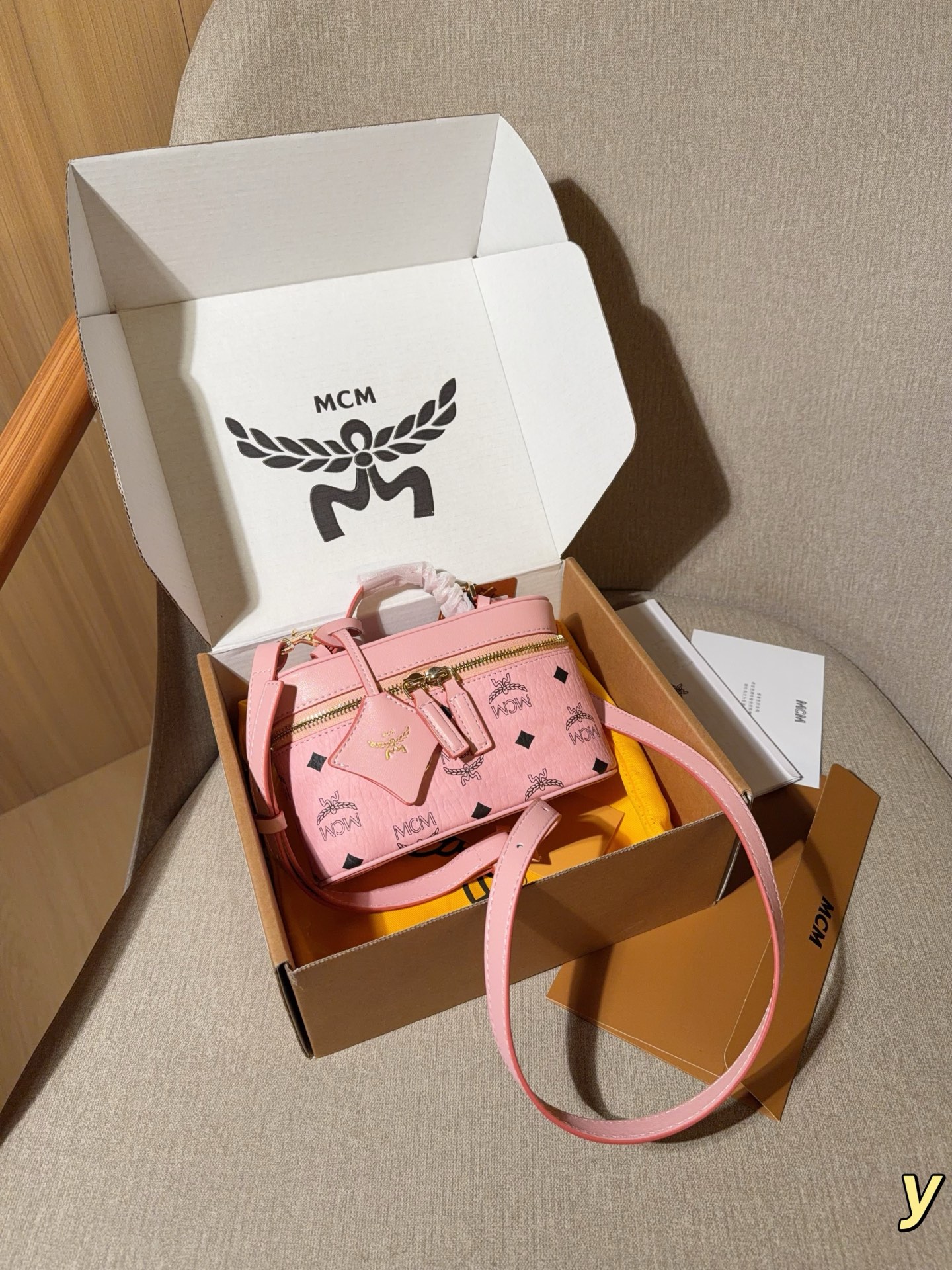 P160 mcm 经典化妆包盒子包 小箱子包 尺寸18×12×6 礼盒包装🎁y