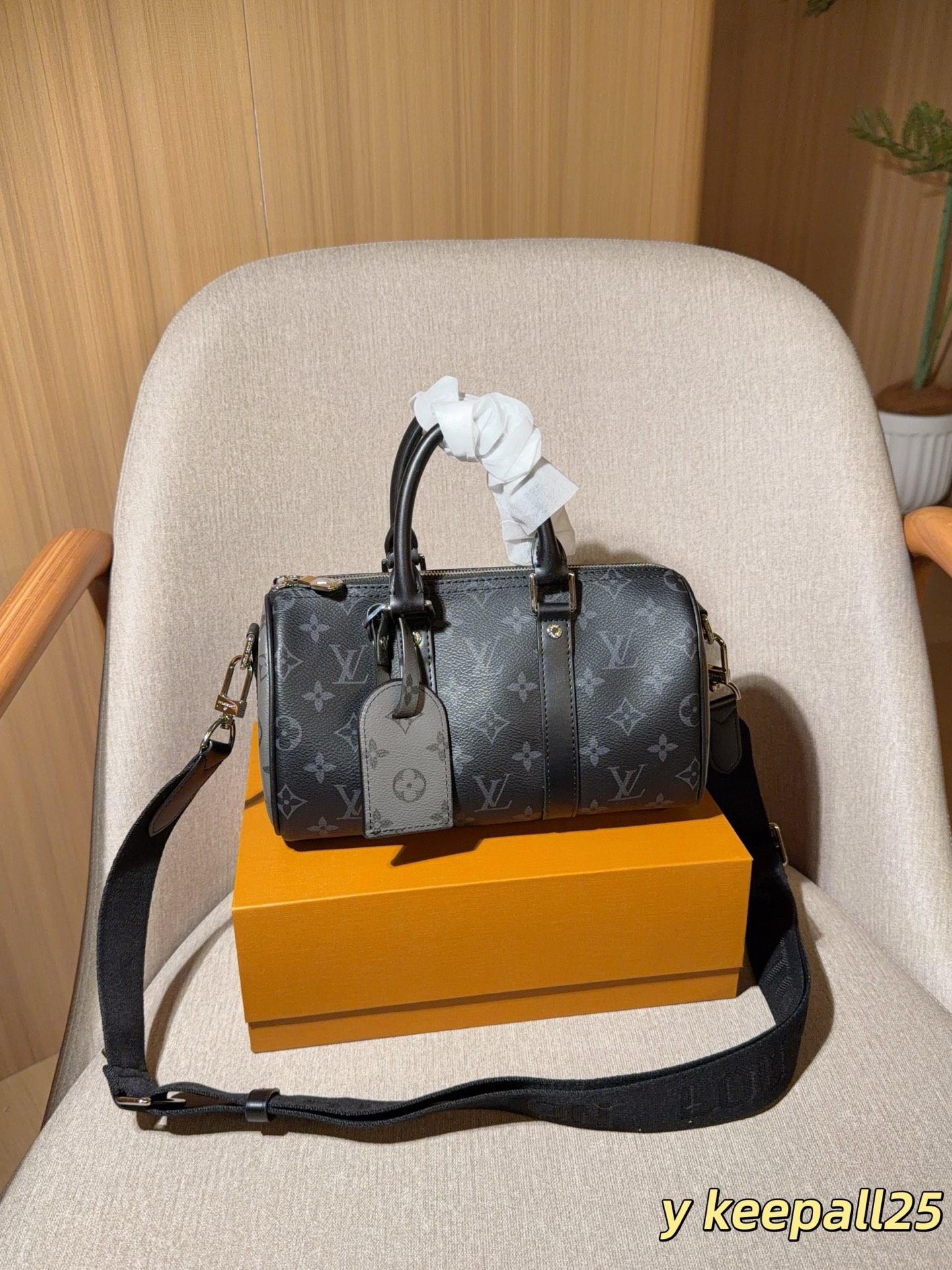 195 | Lv Louis Vuitton | Keepall25 Black Warrior Pillow Bag | Size 25×15×11 | Gift Box Packagingy
