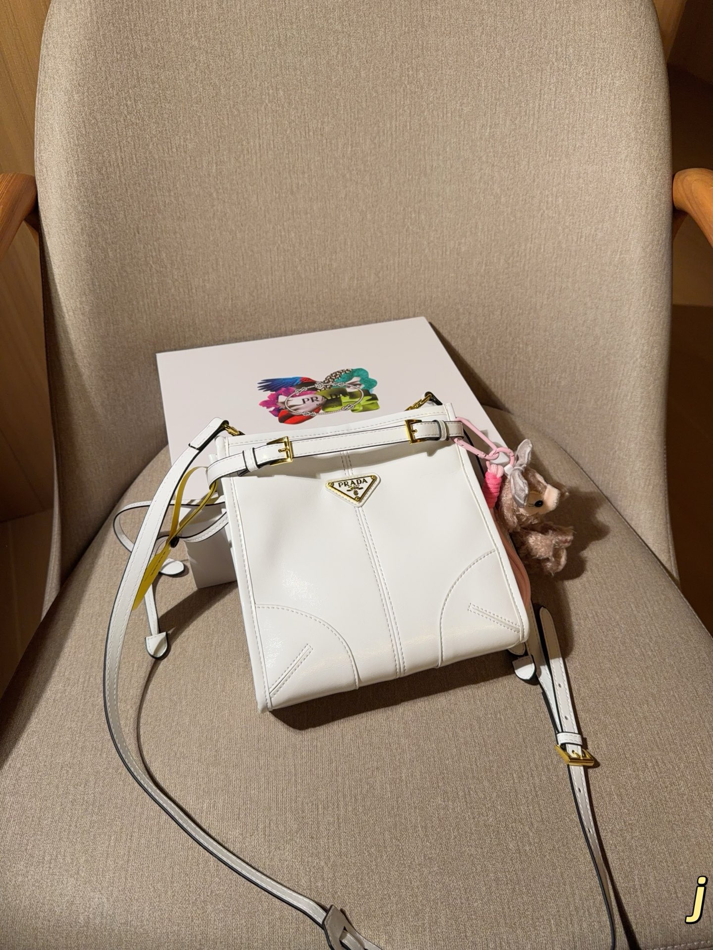255 | Prada Prada | Bonnie Oil Wax Leather Yang Mi’s Same Lucky Bag Bag Shoulder Crossbody Bag | Size 20×19×8 | Gift Box Packagingj