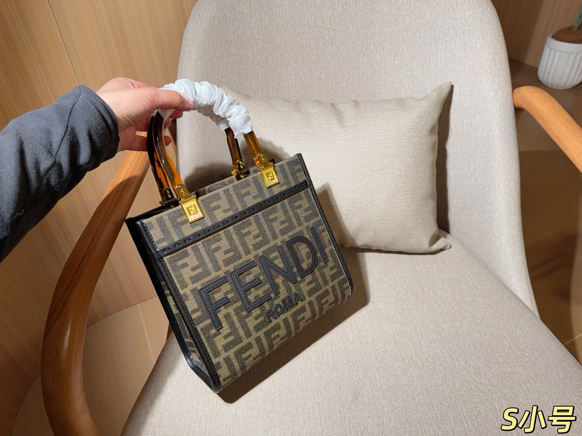Alternative view of Fendi Tote Bag 09959