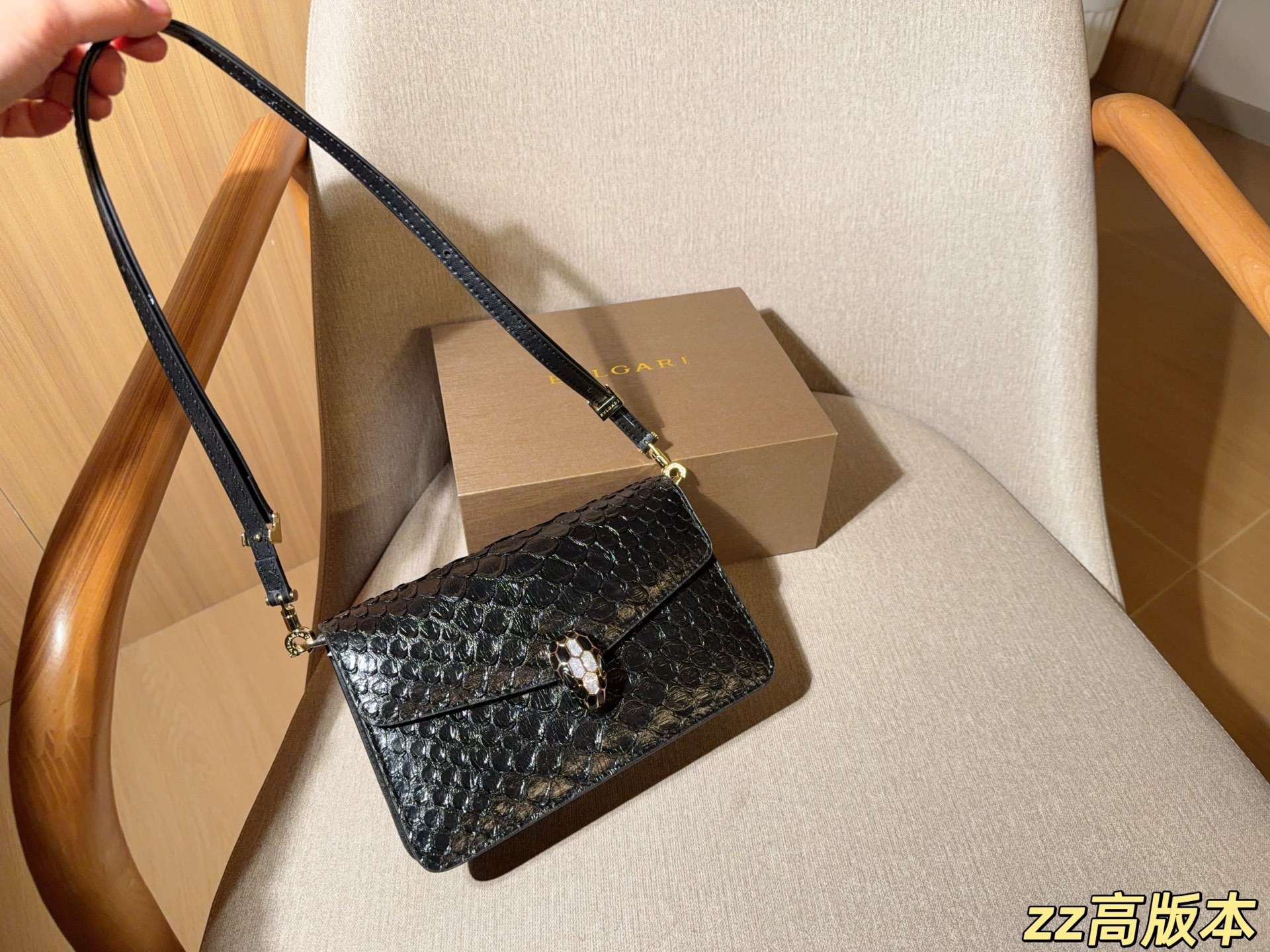 Alternative view of Handbag 09955