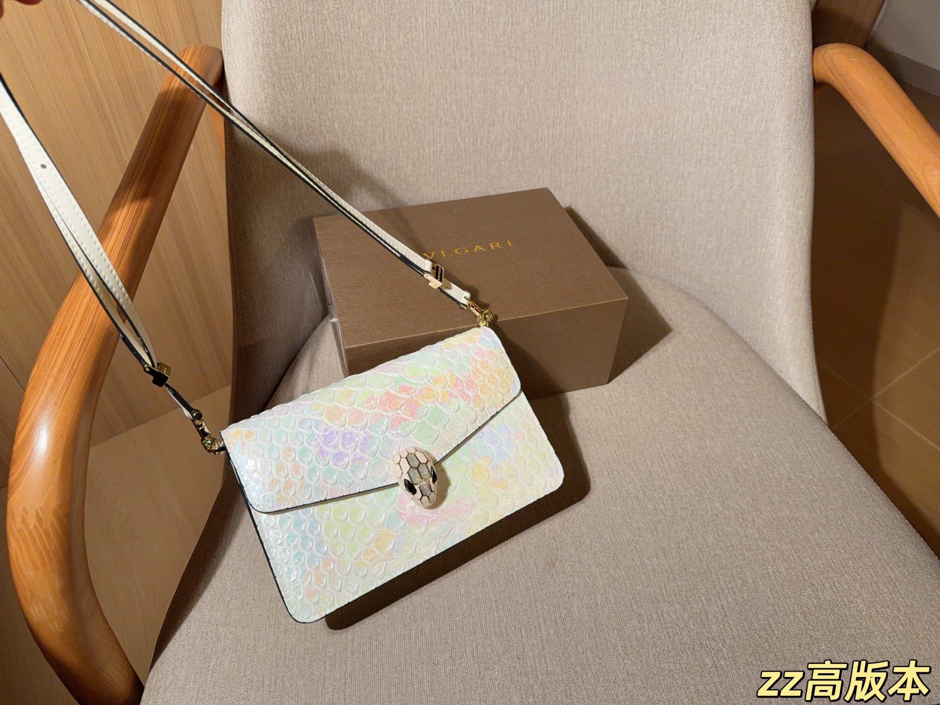 Alternative view of Handbag 09954