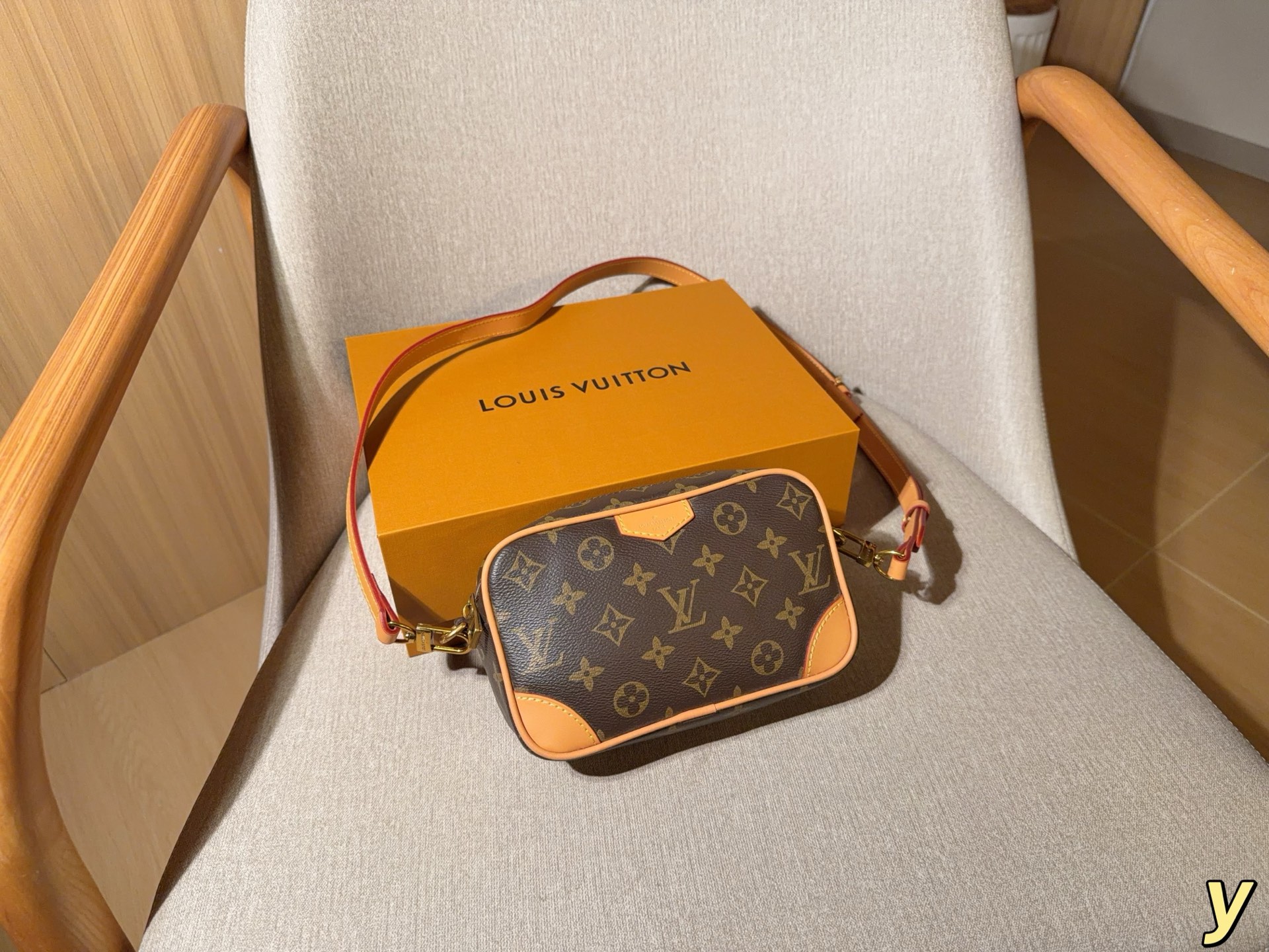 Louis Vuitton Crossbody Bag 09990