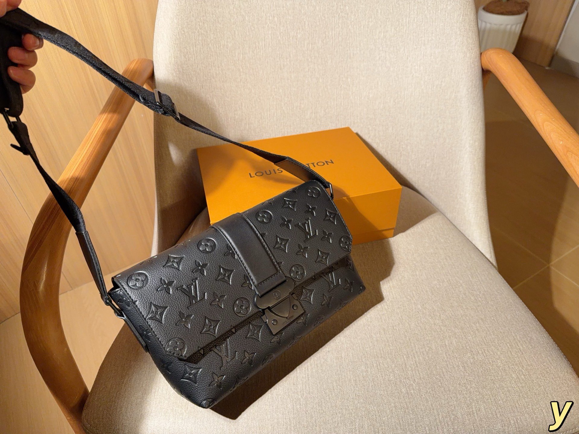Alternative view of Louis Vuitton Cap 09982