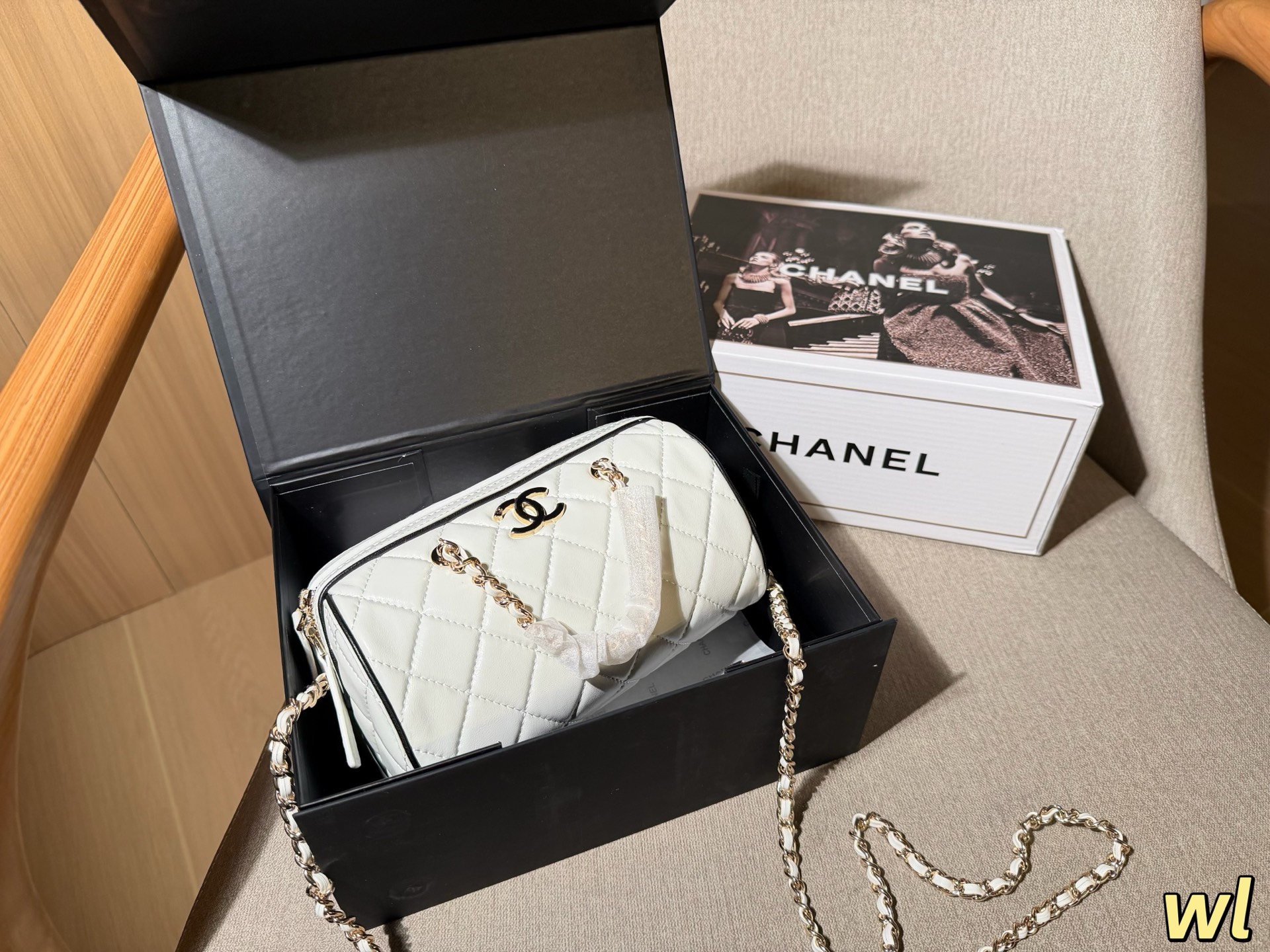 Chanel Crossbody Bag 09964