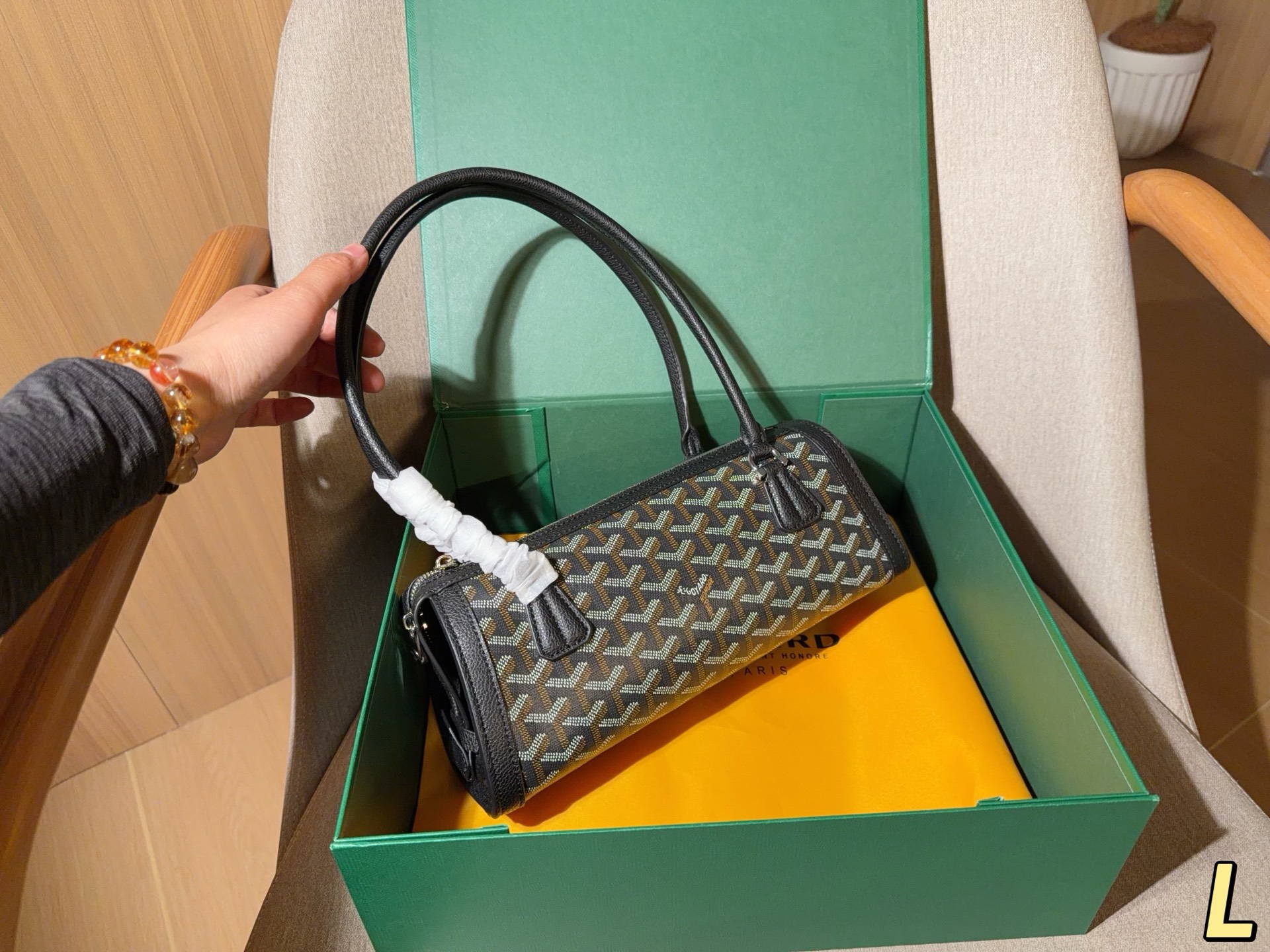 Alternative view of Handbag 09972