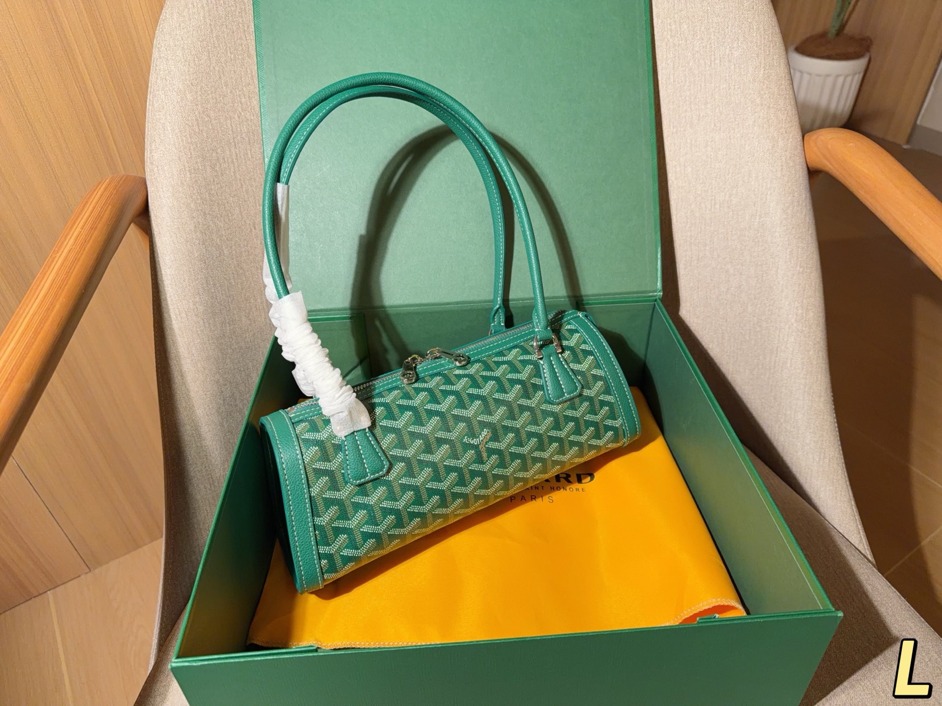 Alternative view of Handbag 09970