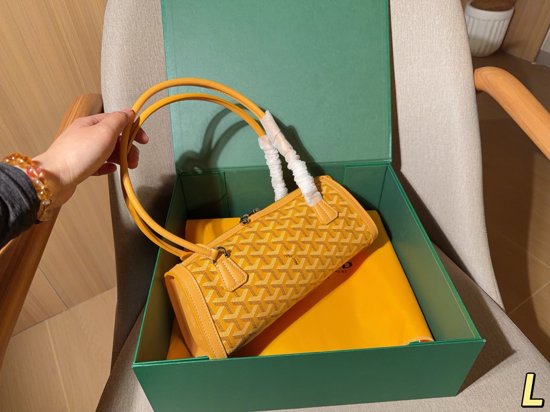 Alternative view of Handbag 09969