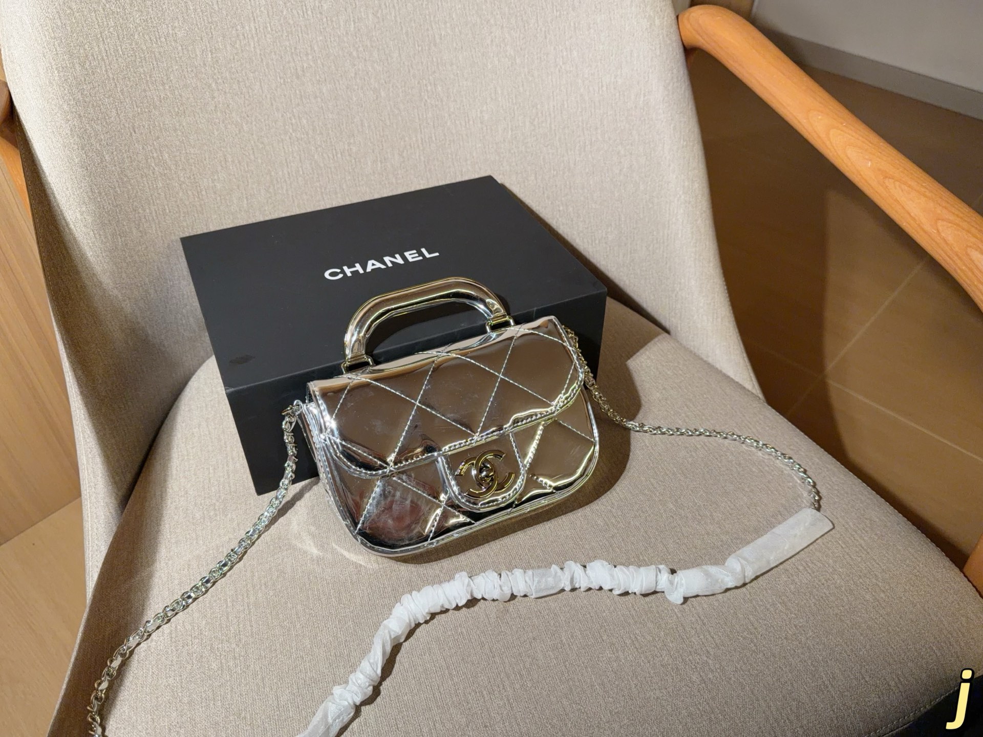 225 | Chanel Chanel | 25k Handle Chain Bag Mini Patent Leather Flap Handle Bag | Size 19×12×4 | Gift Box Packagingj