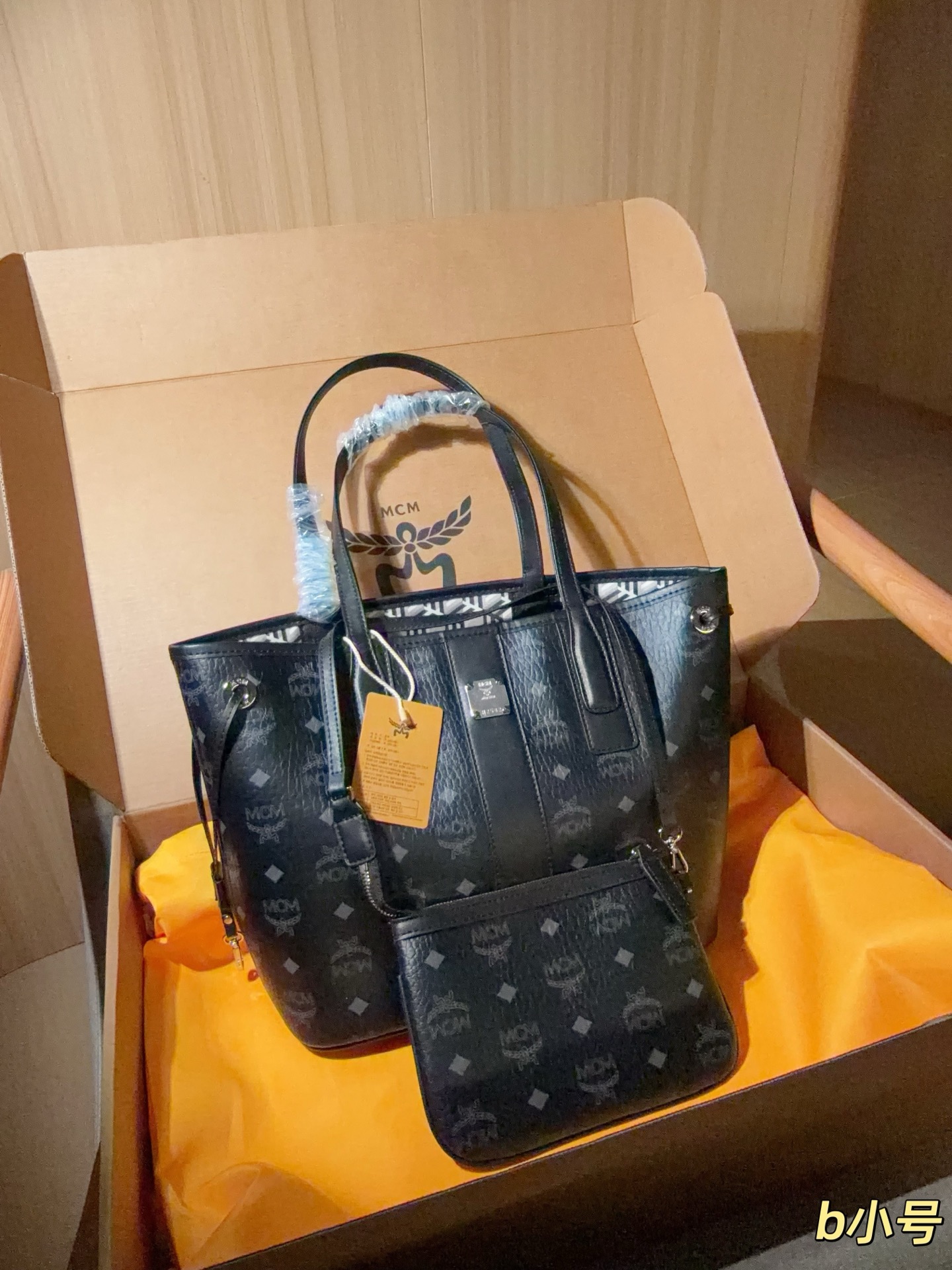 P155 MCM clásico bolso liz con bolsillo interior, bolso de compras pequeño tote, tamaño 29×25×14, empaque de …