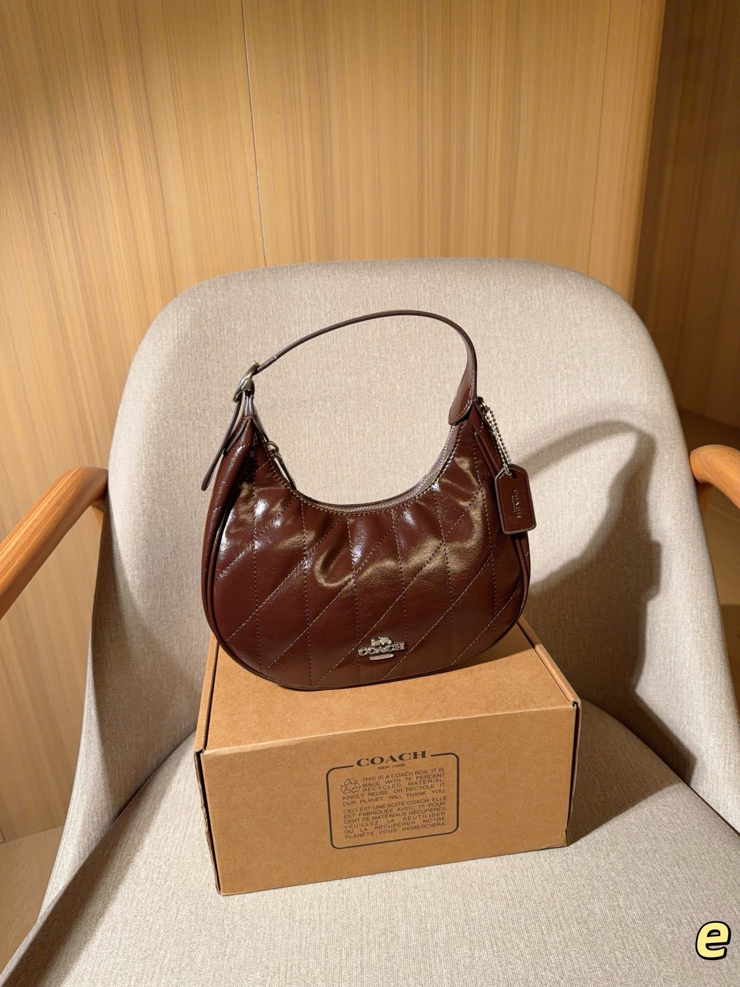 233 | Coach | Carmen Oil Wax Leather Crescent Bag Underarm Bag | Super Exquisite Super Cute Super Versatile | Size 23×18×7 | Gift Box Packaginge
