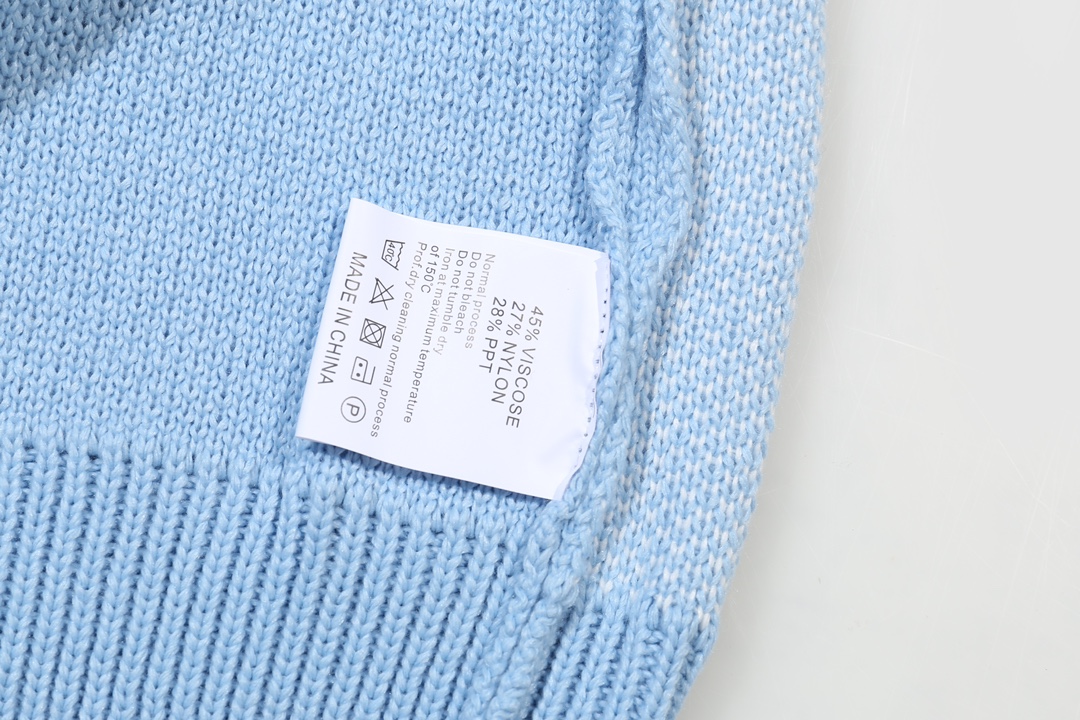 ARC’TERYX Classic Logo Round Collar Sweater in Black, Blue, and Red, Various Sizes - 图片 9