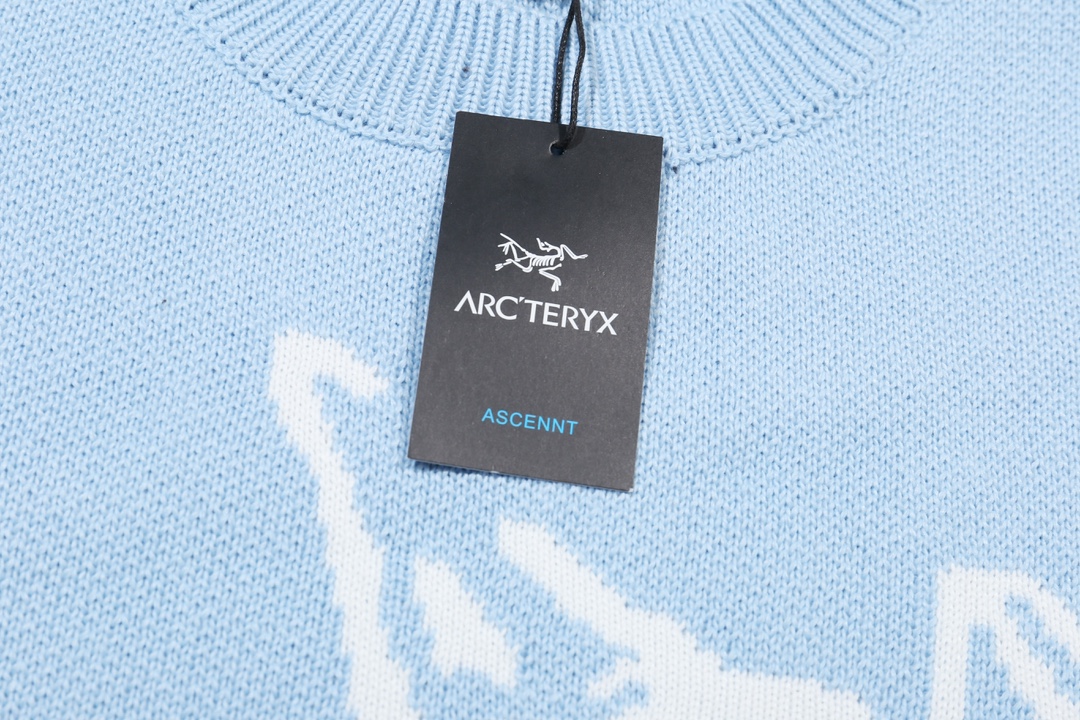 ARC’TERYX Classic Logo Round Collar Sweater in Black, Blue, and Red, Various Sizes - 图片 4