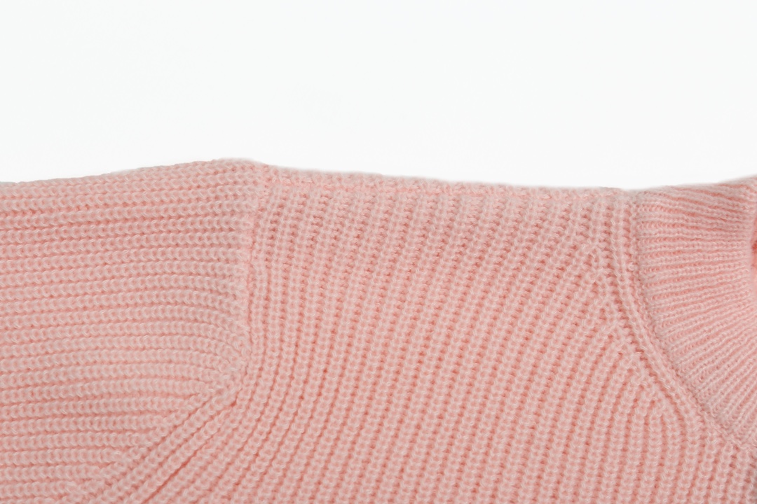 Celine Selin’s Pink Wool Coat with Classic Embroidery in Multiple Sizes - 图片 7