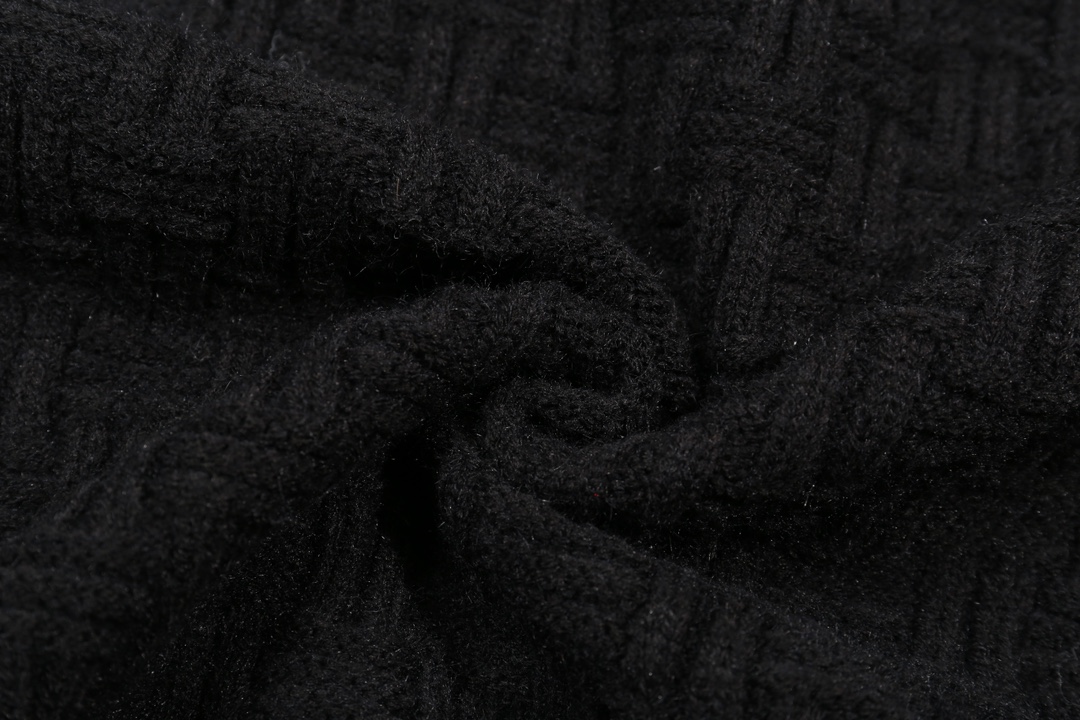 New Cashmere Sweaters in White and Black for Fall/Winter Season, Various Sizes Available - 图片 5