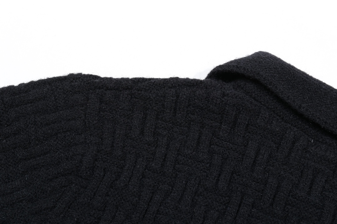 New Cashmere Sweaters in White and Black for Fall/Winter Season, Various Sizes Available - 图片 7