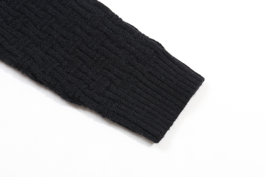 New Cashmere Sweaters in White and Black for Fall/Winter Season, Various Sizes Available - 图片 3