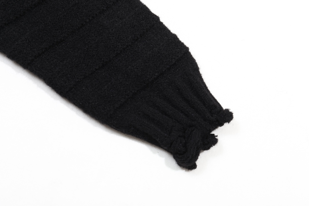 Maison Margiela Crocheted Lead-Pierced Sweater in Green and Black, Sizes M-XXL - 图片 9