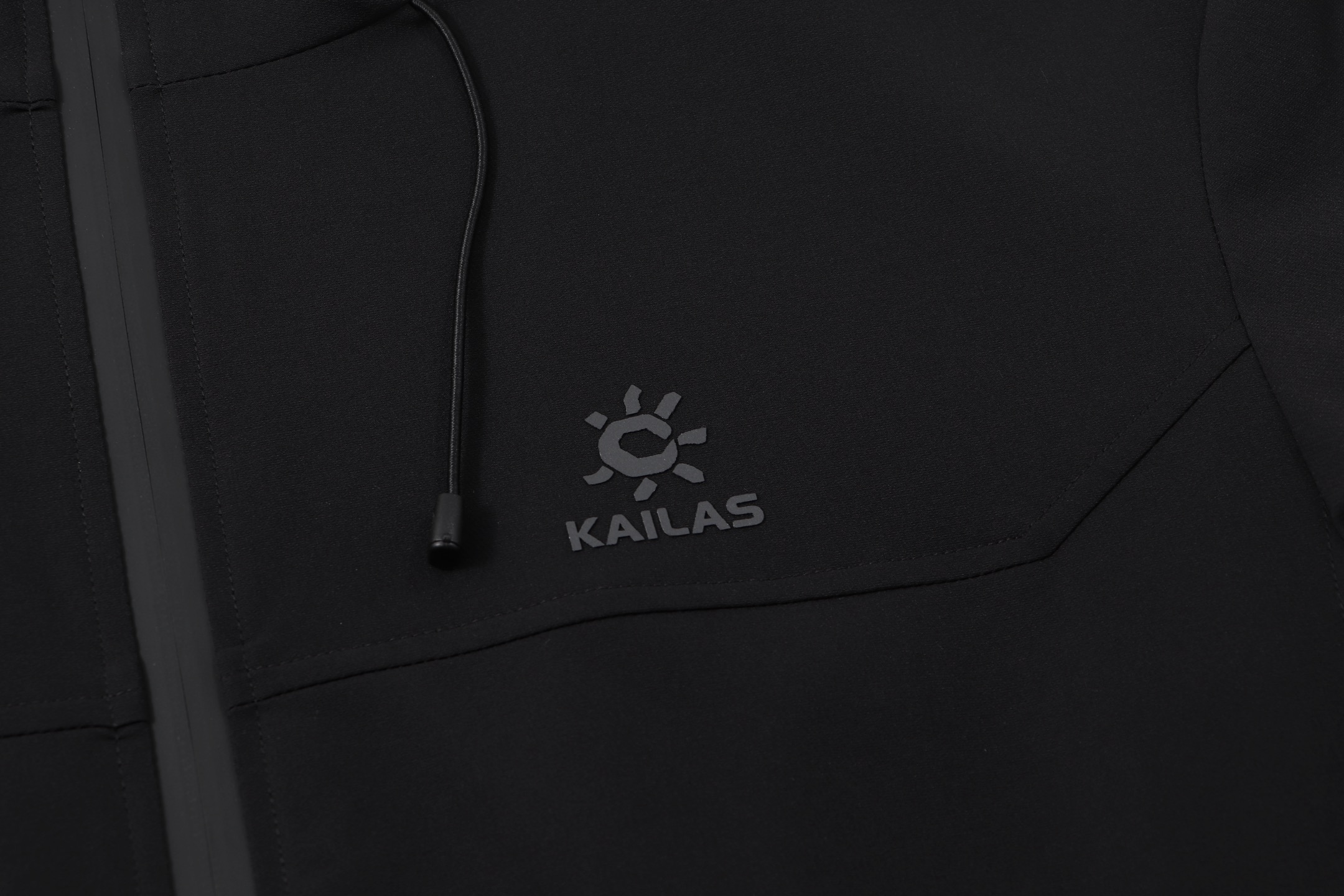 P200



凯乐石 2025新款压胶logo情侣连帽外套防水面料
颜色： 黑色
码数：L XL XXL XXXL XXXL
