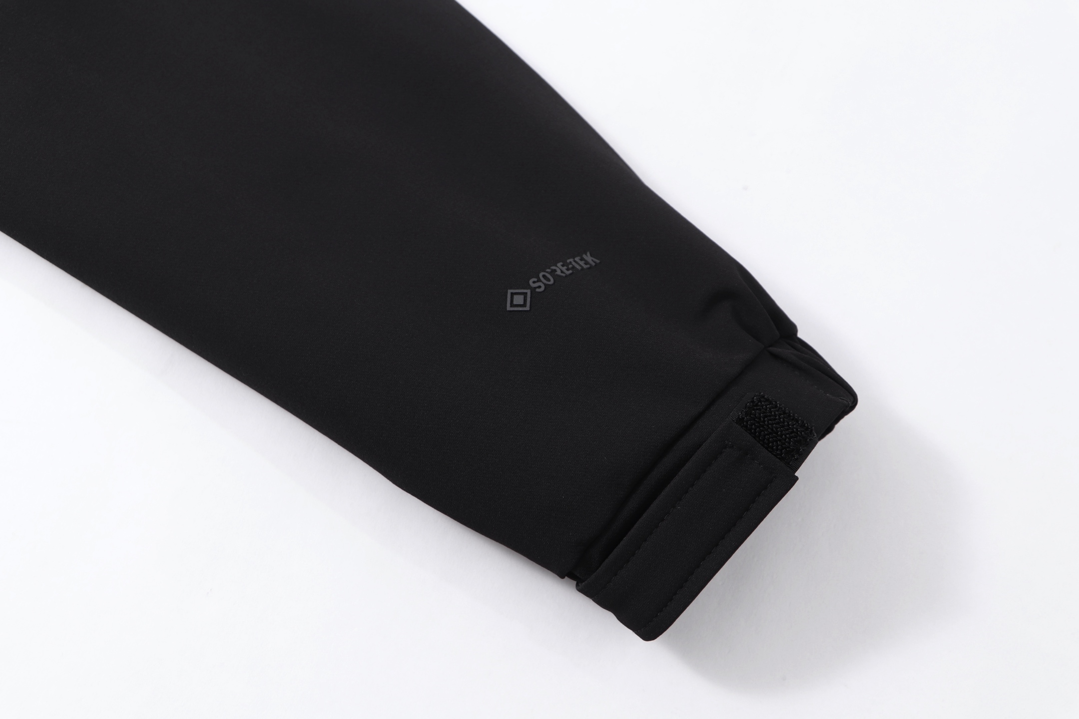 P200



凯乐石 2025新款压胶logo情侣连帽外套防水面料
颜色： 黑色
码数：L XL XXL XXXL XXXL
