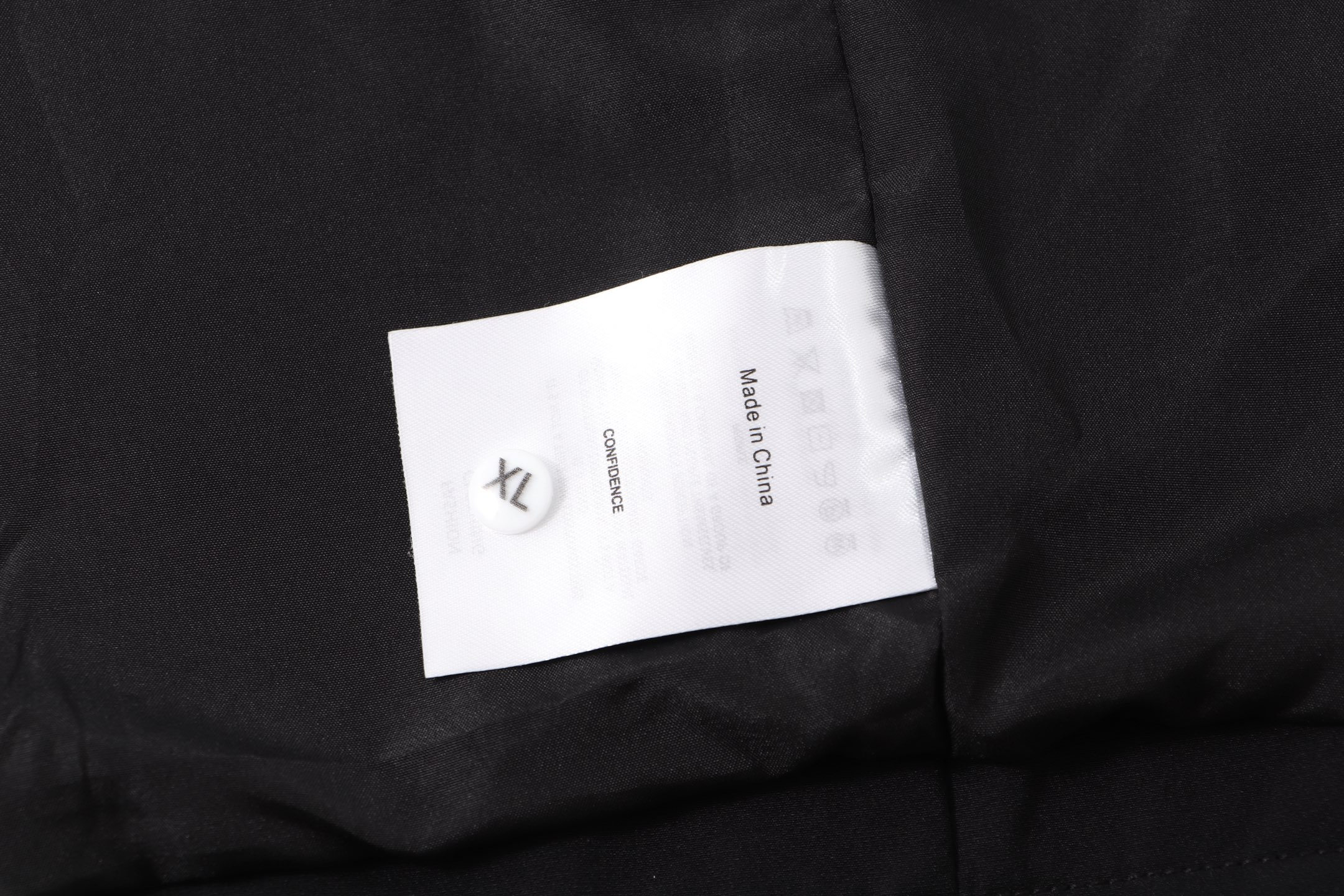 P200



凯乐石 2025新款压胶logo情侣连帽外套防水面料
颜色： 黑色
码数：L XL XXL XXXL XXXL
