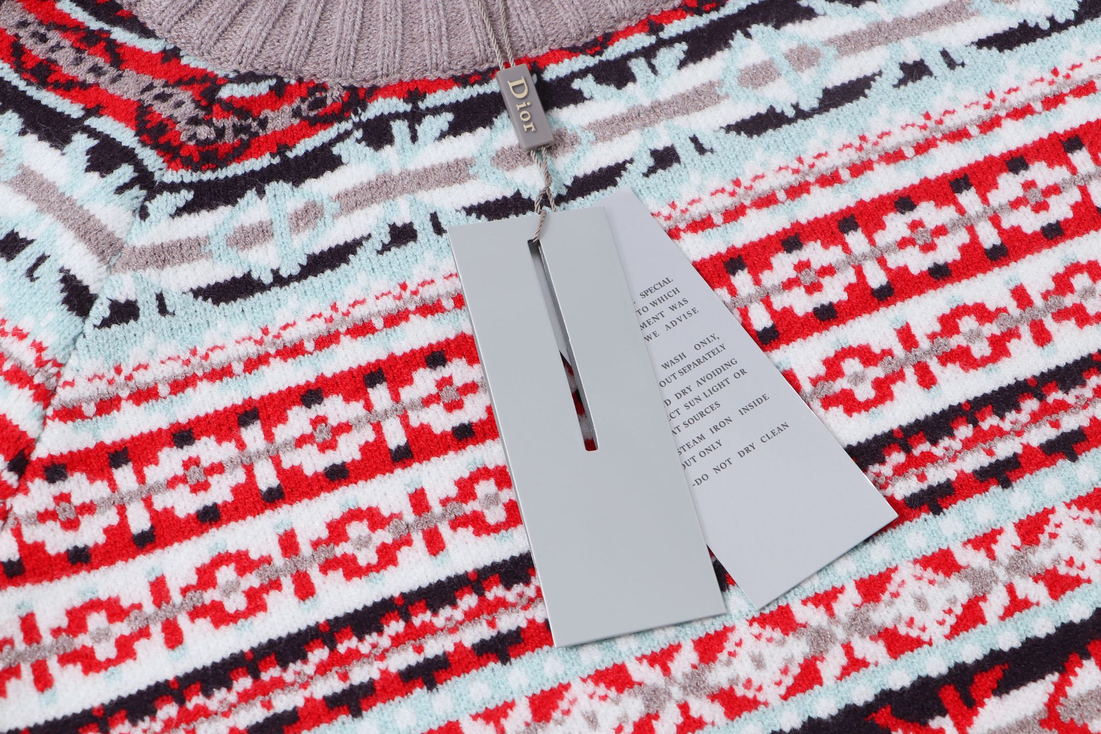 P150



DIOR迪奥 条纹logo提花针织 羊毛圆领毛衣
颜色：橙色 粉色 绿色
码数：S M L XL XXL