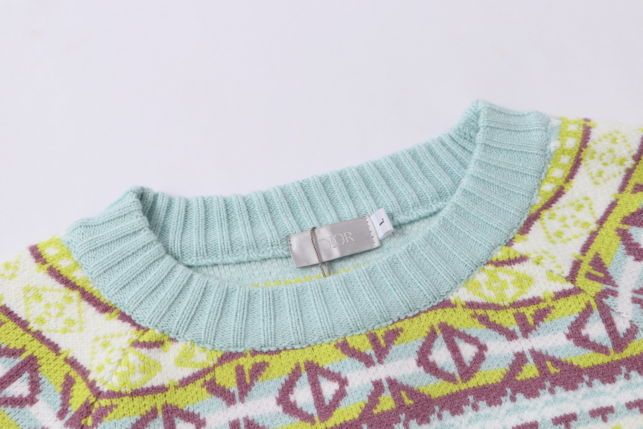 P150



DIOR迪奥 条纹logo提花针织 羊毛圆领毛衣
颜色：橙色 粉色 绿色
码数：S M L XL XXL