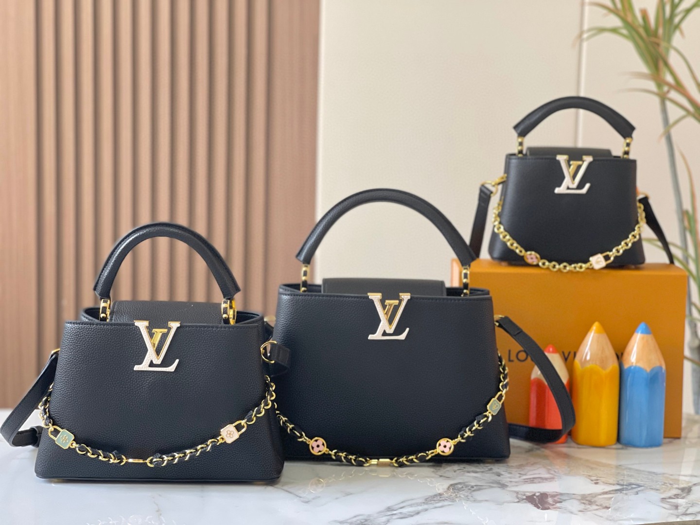 Louis Vuitton LV Capucines Sacs À Main Réplique de la plus haute qualité
 Noir Tissé La chaîne M23951