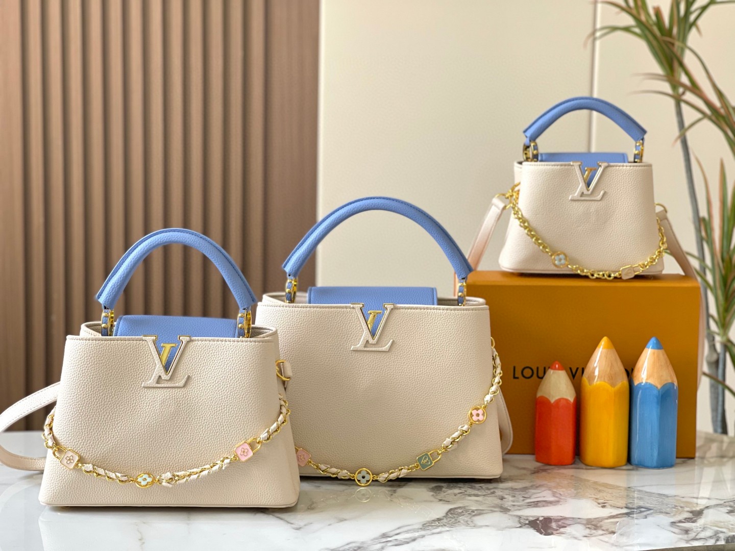 Louis Vuitton LV Capucines Sacs À Main Blanc Tissé La chaîne M23951