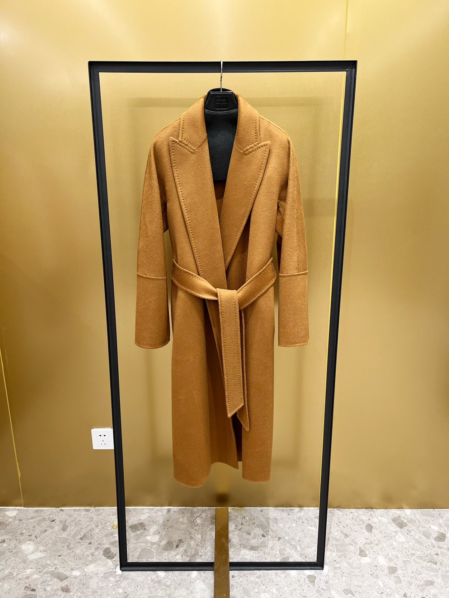 NO:637222,MaxMara Pontile caramel bathrobe coat in double-sided hand-stitched cashmere with kimono sleeves, slim fit details, matching belt and a slightly loose fit.,MaxMara-Clothing,alexander wang19860909MaxMara Pontile 焦糖色 浴袍式大衣采用双面手工缝制羊绒面料,采用和服袖设计,饰有修身剪裁细节, 配套腰带,略宽松剪裁.,麦丝玛拉-服装,alexander wang,Women's clothing