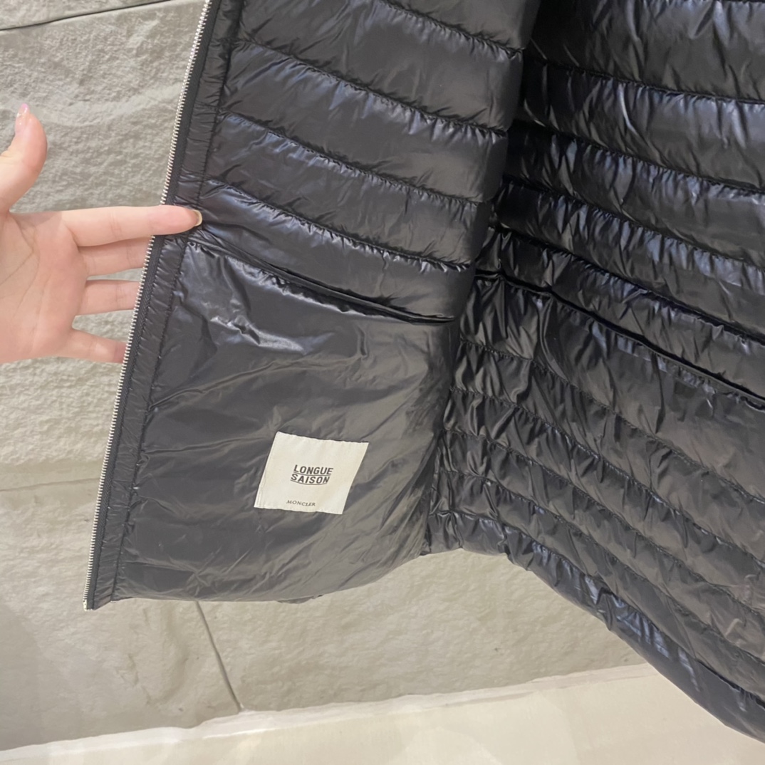 High-quality Moncler Raie short down jacket in black, gray, purple. Sizes 012. Streamlined design, lightweight nylon, versatile style.-Big cat