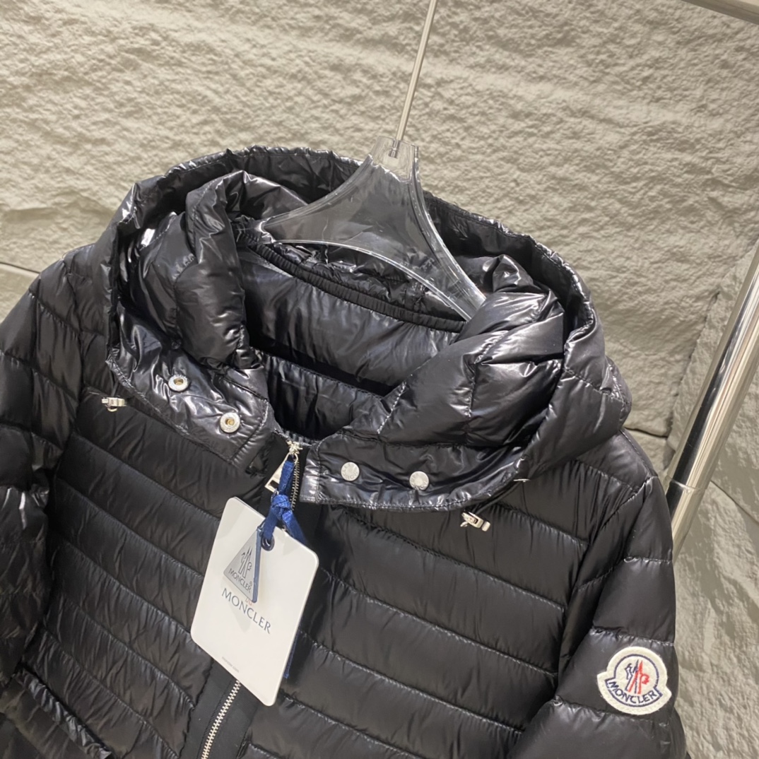 High-quality Moncler Raie short down jacket in black, gray, purple. Sizes 012. Streamlined design, lightweight nylon, versatile style.-Big cat
