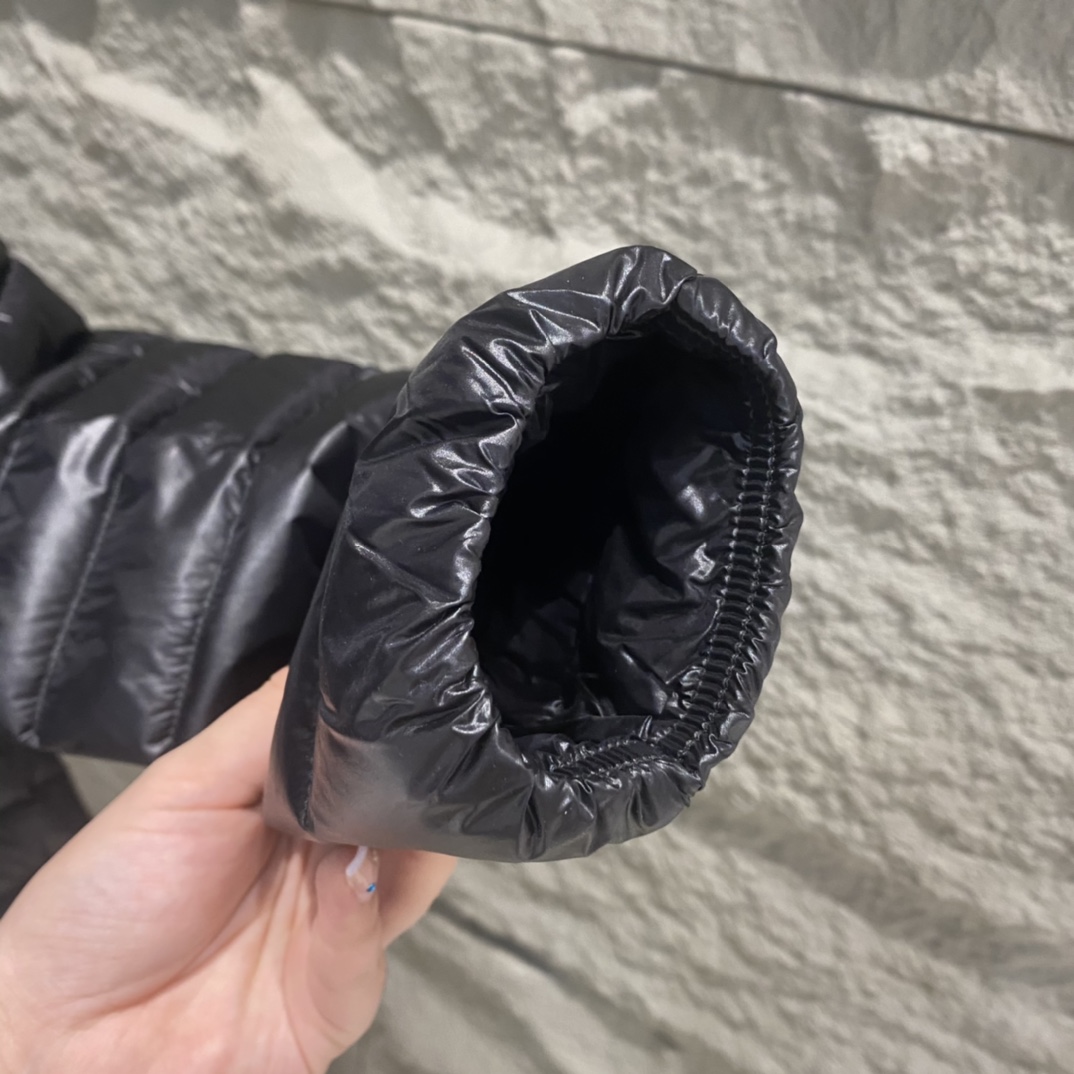 High-quality Moncler Raie short down jacket in black, gray, purple. Sizes 012. Streamlined design, lightweight nylon, versatile style.-Big cat