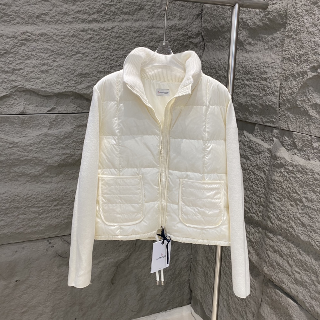 Guangzhou high-version Moncler women's cardigan stand collar spliced knitted down jacket. Colors: black/white. Sizes: S/M/L/XL.-Big cat