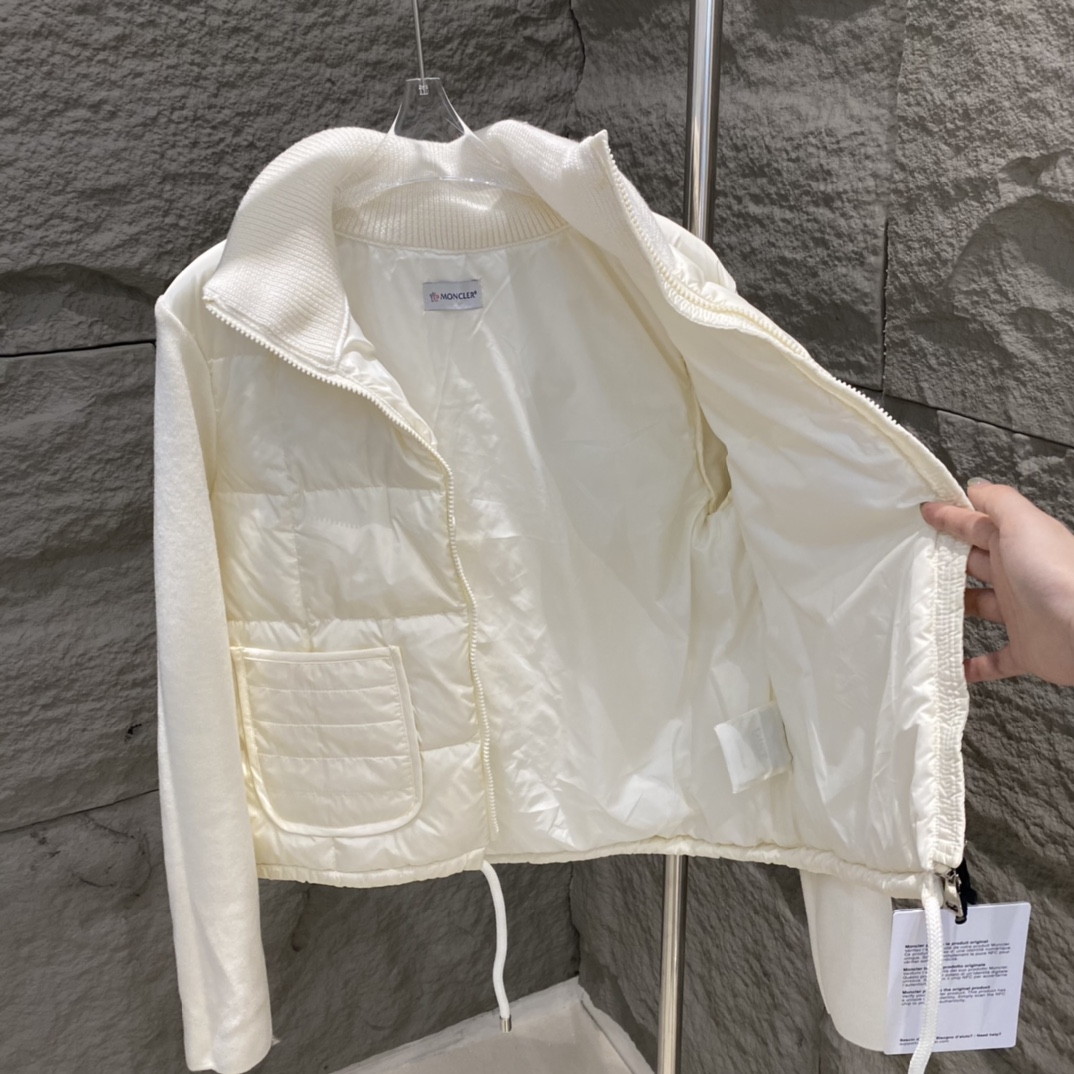 Guangzhou high-version Moncler women's cardigan stand collar spliced knitted down jacket. Colors: black/white. Sizes: S/M/L/XL.-Big cat