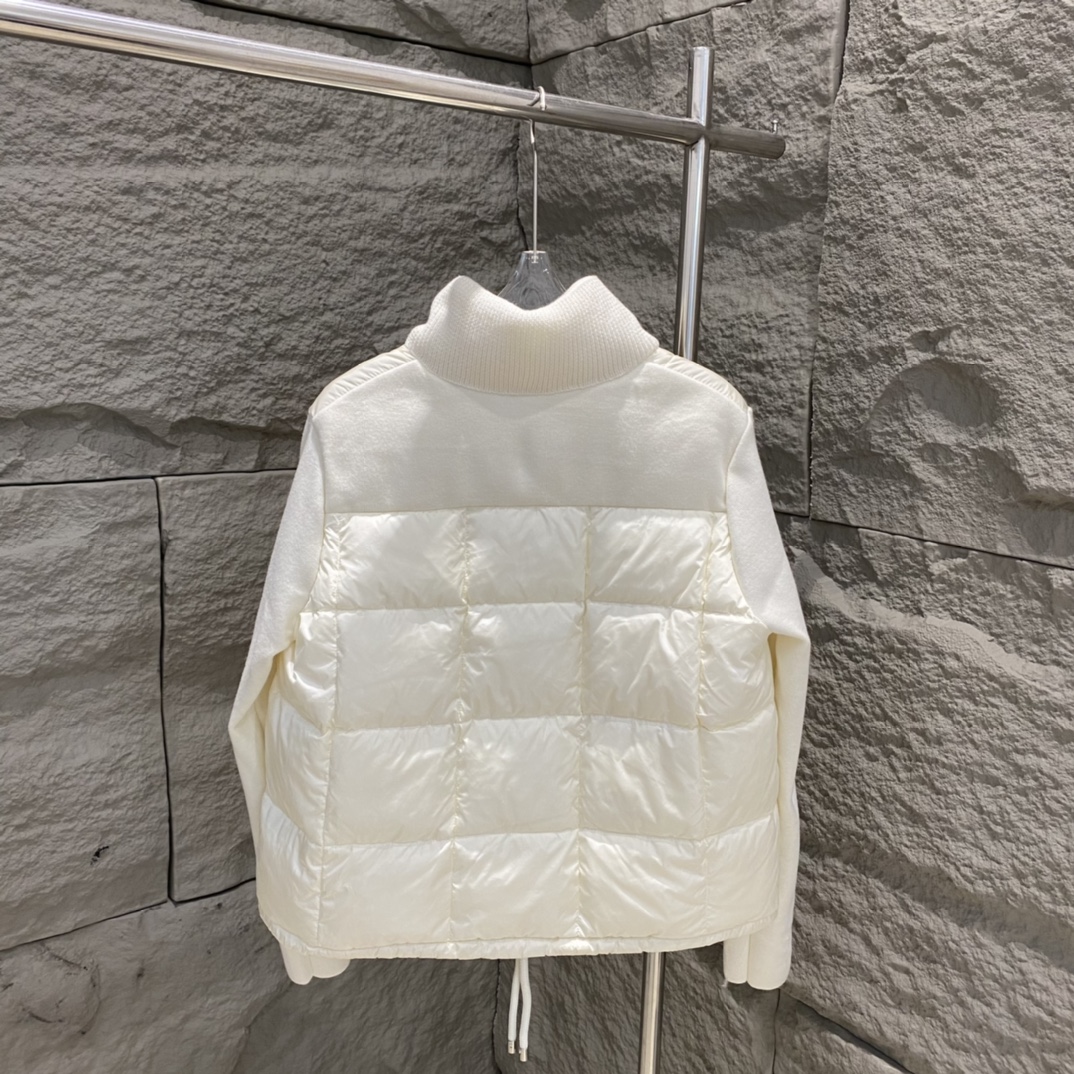 Guangzhou high-version Moncler women's cardigan stand collar spliced knitted down jacket. Colors: black/white. Sizes: S/M/L/XL.-Big cat